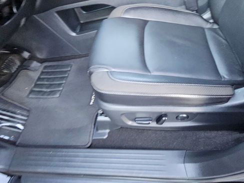 Used 2025 Nissan Pathfinder SL image 17