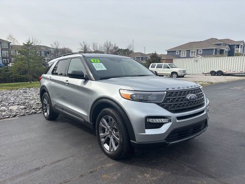 Used 2022 Ford Explorer XLT w/ Equipment Group 202A image 7