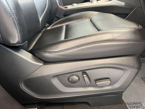 Used 2022 Ford Explorer XLT w/ Equipment Group 202A image 12