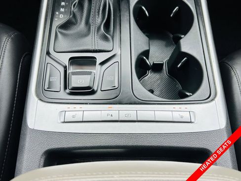 Used 2025 Kia Carnival FWD image 5
