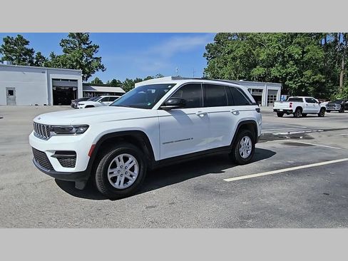Used 2023 Jeep Grand Cherokee Laredo w/ Luxury Tech Group I AWD/4WD image 41