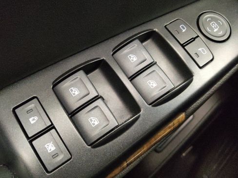 Used 2017 Chevrolet Suburban LT image 27