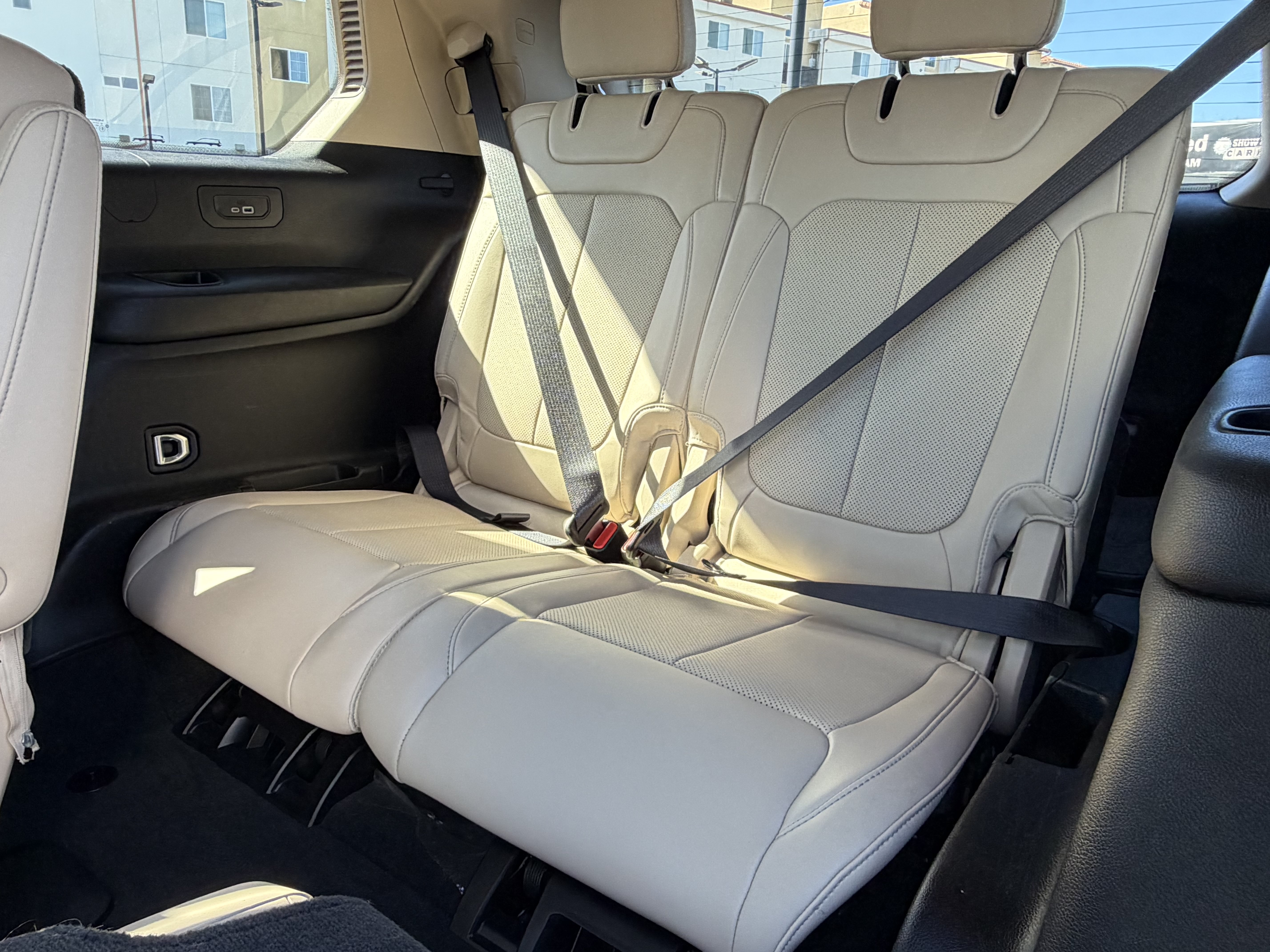 Used 2022 Jeep Grand Cherokee L Limited w/ Luxury Tech Group II RWD image 29