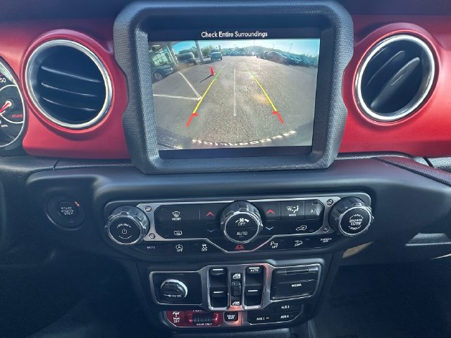 Used 2018 Jeep Wrangler Unlimited Rubicon w/ Uconnect 4C Nav & Sound Group AWD/4WD image 16