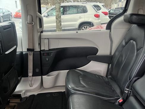 Used 2018 Chrysler Pacifica Limited w/ Advanced Safetytec Group image 17
