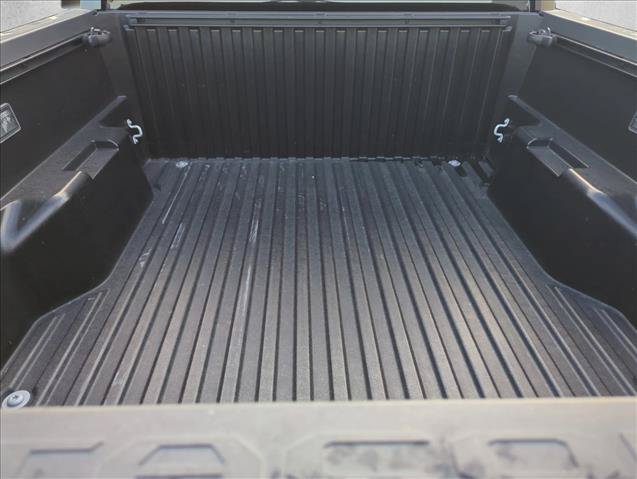 Certified 2025 Toyota Tacoma SR5 AWD/4WD image 5
