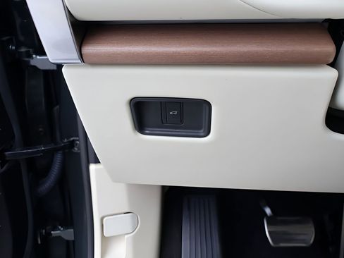 Certified 2023 Land Rover Range Rover SE image 35