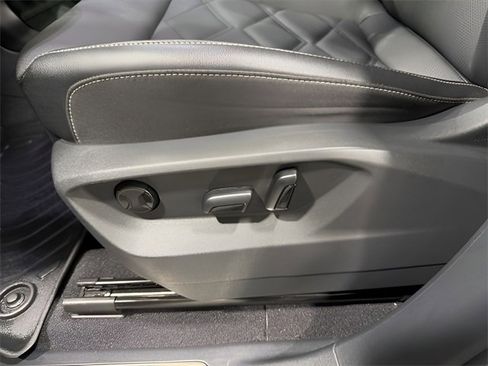 Used 2024 Volkswagen Atlas SE w/ Panoramic Sunroof Package image 12