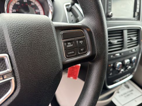 Used 2018 Dodge Grand Caravan SE FWD image 18