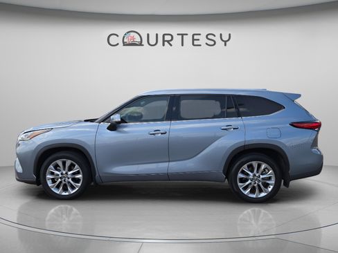 Used 2022 Toyota Highlander Limited AWD/4WD image 2