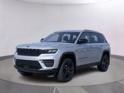 New 2025 Jeep Grand Cherokee Altitude RWD image 1