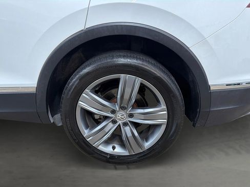 Used 2018 Volkswagen Tiguan SEL Premium FWD image 16
