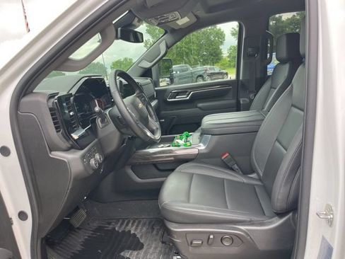 Used 2025 Chevrolet Silverado 2500 LTZ w/ LTZ Convenience Package AWD/4WD image 21