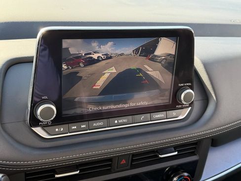 Certified 2025 Nissan Rogue SV FWD image 19