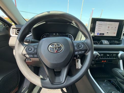 Used 2025 Toyota RAV4 LE AWD/4WD image 11