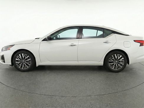 Used 2025 Nissan Altima 2.5 SV image 5