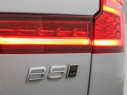 Used 2025 Volvo V60 B5 Cross Country Plus AWD/4WD image 35