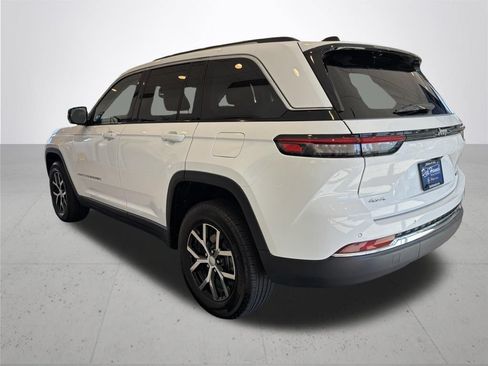 Used 2023 Jeep Grand Cherokee Limited w/ Trailer Tow Prep Group (B) AWD/4WD image 10