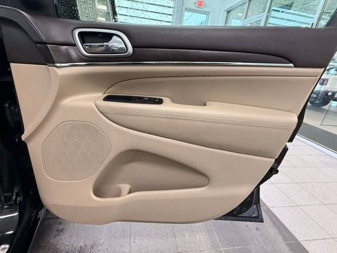 Used 2018 Jeep Grand Cherokee Overland image 42