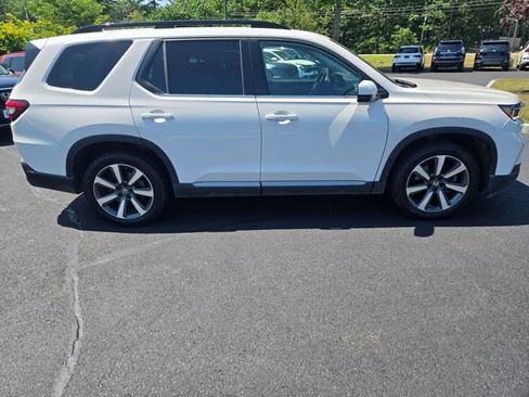Used 2023 Honda Pilot Touring image 6