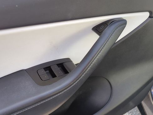 Used 2021 Tesla Model Y 2WD image 15