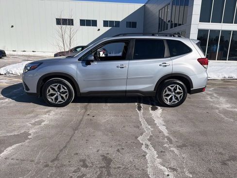 Used 2023 Subaru Forester Premium image 8