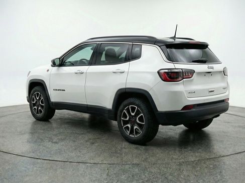 Used 2025 Jeep Compass Trailhawk AWD/4WD image 5