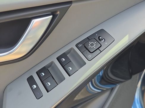 New 2026 Kia Niro EX FWD image 19