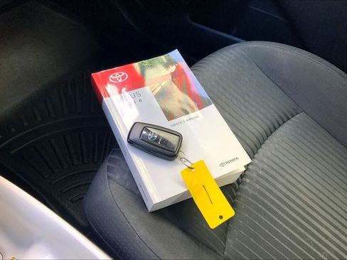 Used 2016 Toyota Prius Four FWD image 19