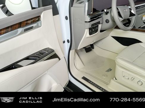 Used 2026 Cadillac Escalade Platinum Sport w/ LPO, ONYX Package image 9