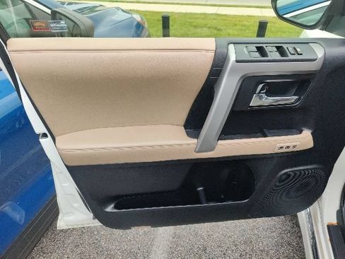 Used 2014 Toyota 4Runner Limited AWD/4WD image 22