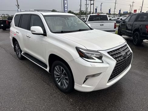 Used 2023 Lexus GX 460 Luxury w/ Accessory Package AWD/4WD image 3