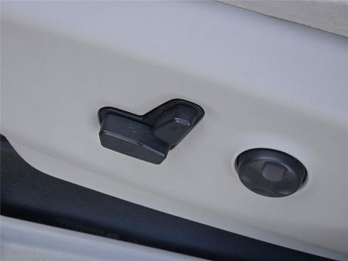 Used 2021 Chrysler Pacifica Touring-L w/ Uconnect Theater Family Group image 29