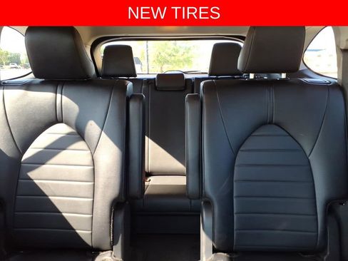 Used 2024 Toyota Highlander XLE AWD/4WD image 17