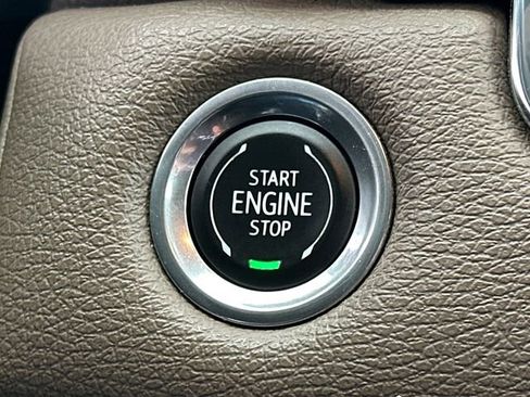 Used 2023 GMC Canyon Denali image 33