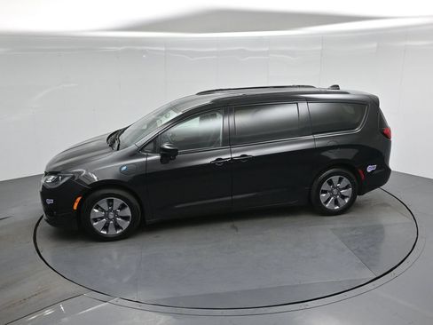 Used 2018 Chrysler Pacifica Limited w/ Advanced Safetytec Group FWD image 44