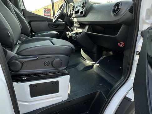 Used 2022 Mercedes-Benz Sprinter 3500 image 21