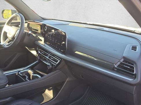 Used 2025 Chevrolet Traverse LT w/ Driver Confidence Package FWD image 24