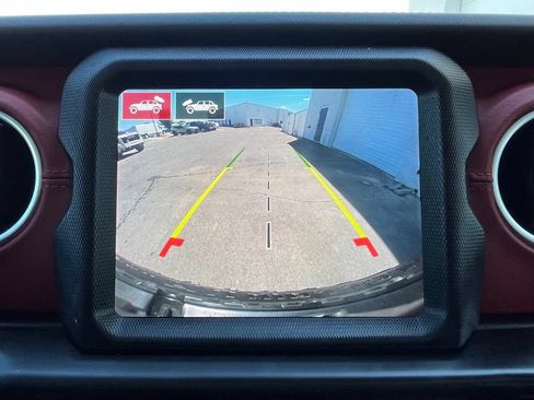 Used 2023 Jeep Wrangler Unlimited Rubicon 4xe AWD/4WD image 16