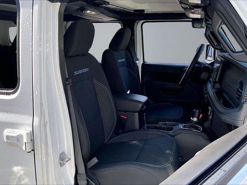 Certified 2025 Jeep Wrangler Unlimited Rubicon 4xe w/ Convenience Group AWD/4WD image 8
