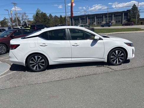 Used 2024 Nissan Sentra SV w/ SV Premium Package FWD image 8