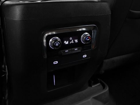 Used 2023 GMC Yukon XL SLT image 58