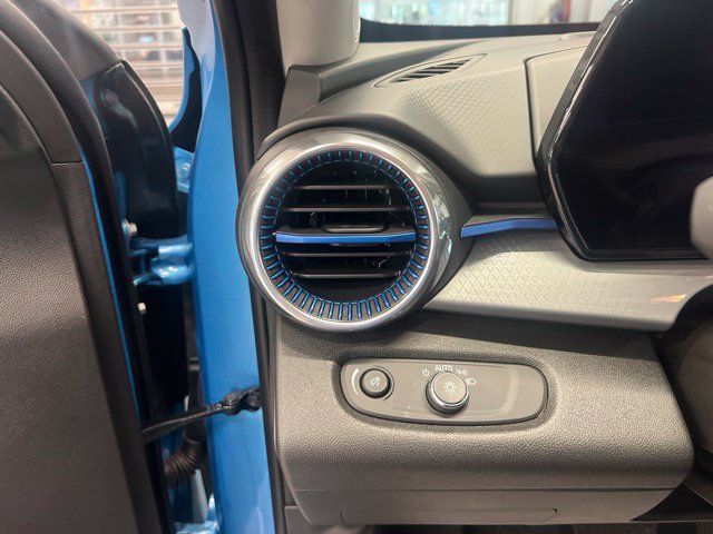 New 2026 Chevrolet Trax LT w/ Driver Confidence Package FWD image 11