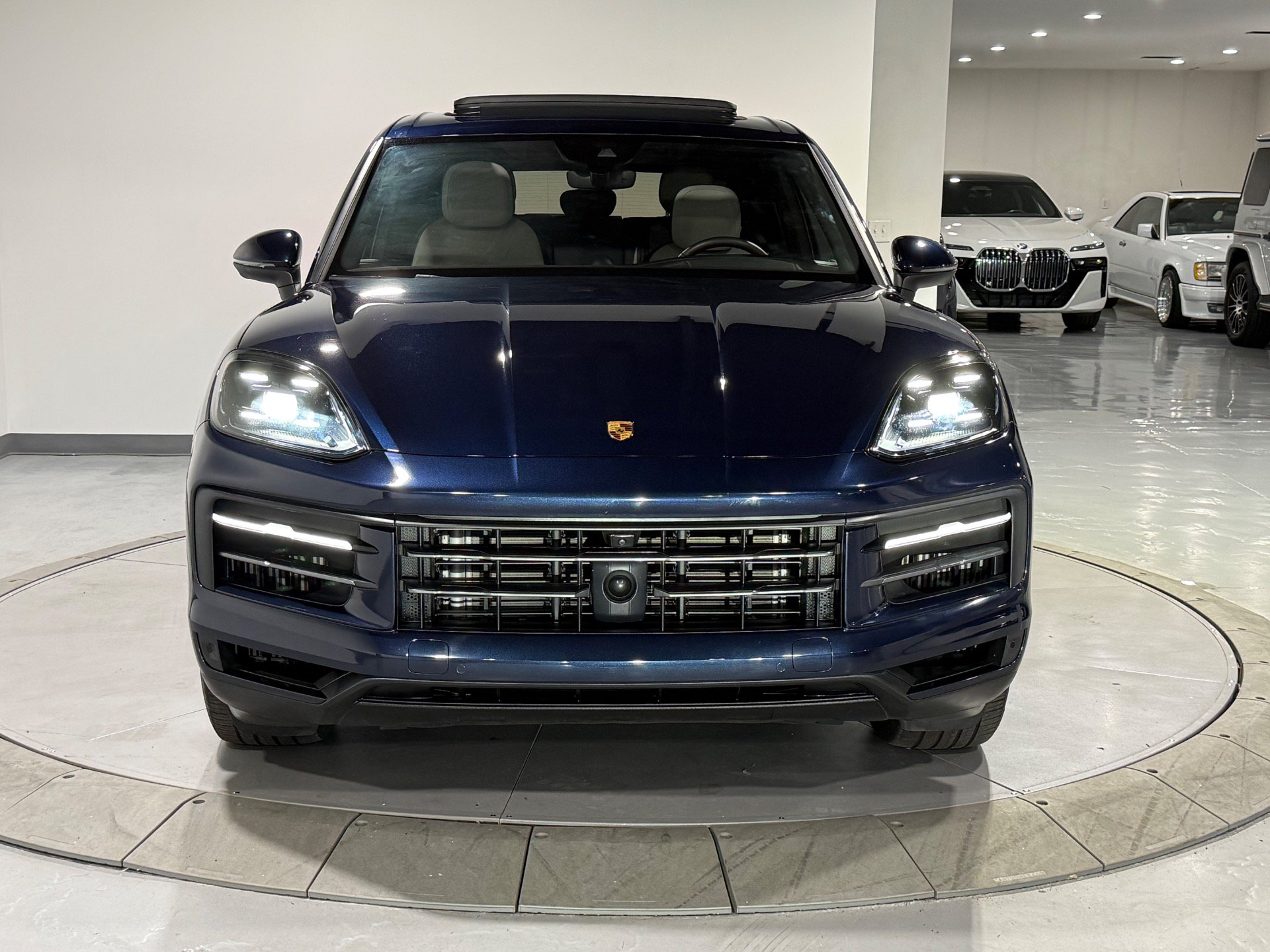 Used 2024 Porsche Cayenne AWD/4WD image 4