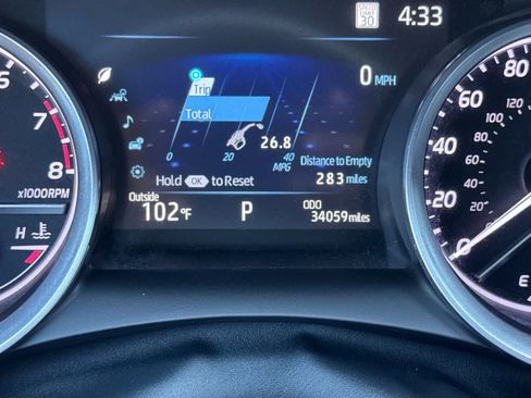 Used 2022 Toyota Camry XLE FWD image 28