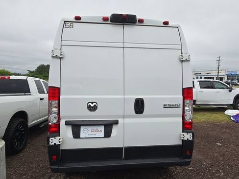 Used 2025 RAM ProMaster 2500 w/ Convenience Group FWD image 4