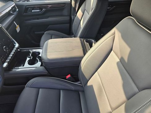 New 2026 GMC Yukon Elevation image 17