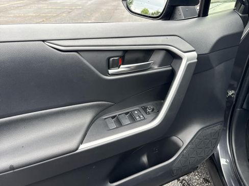 Used 2025 Toyota RAV4 XLE AWD/4WD image 10