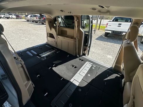 Used 2014 Dodge Grand Caravan SXT FWD image 36