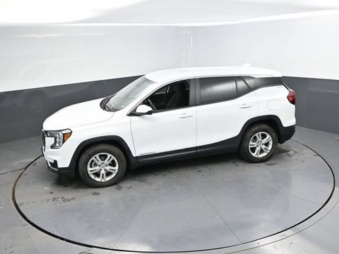 Used 2024 GMC Terrain SLE AWD/4WD image 41